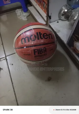*Molten Basketball* Molten Basketball