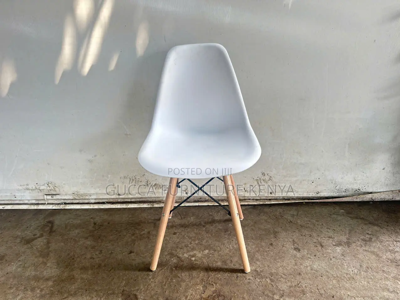 Home Chairs: White Molded Plastic Dining and Coffee Chair