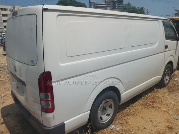 Toyota HiAce 2017 White - thumbnail 7