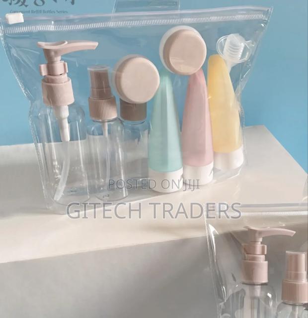 *Cosmetics 11pc Storage Set