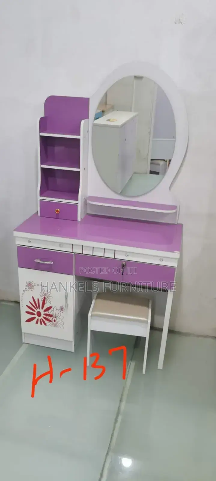 Cute Look Dressing Table