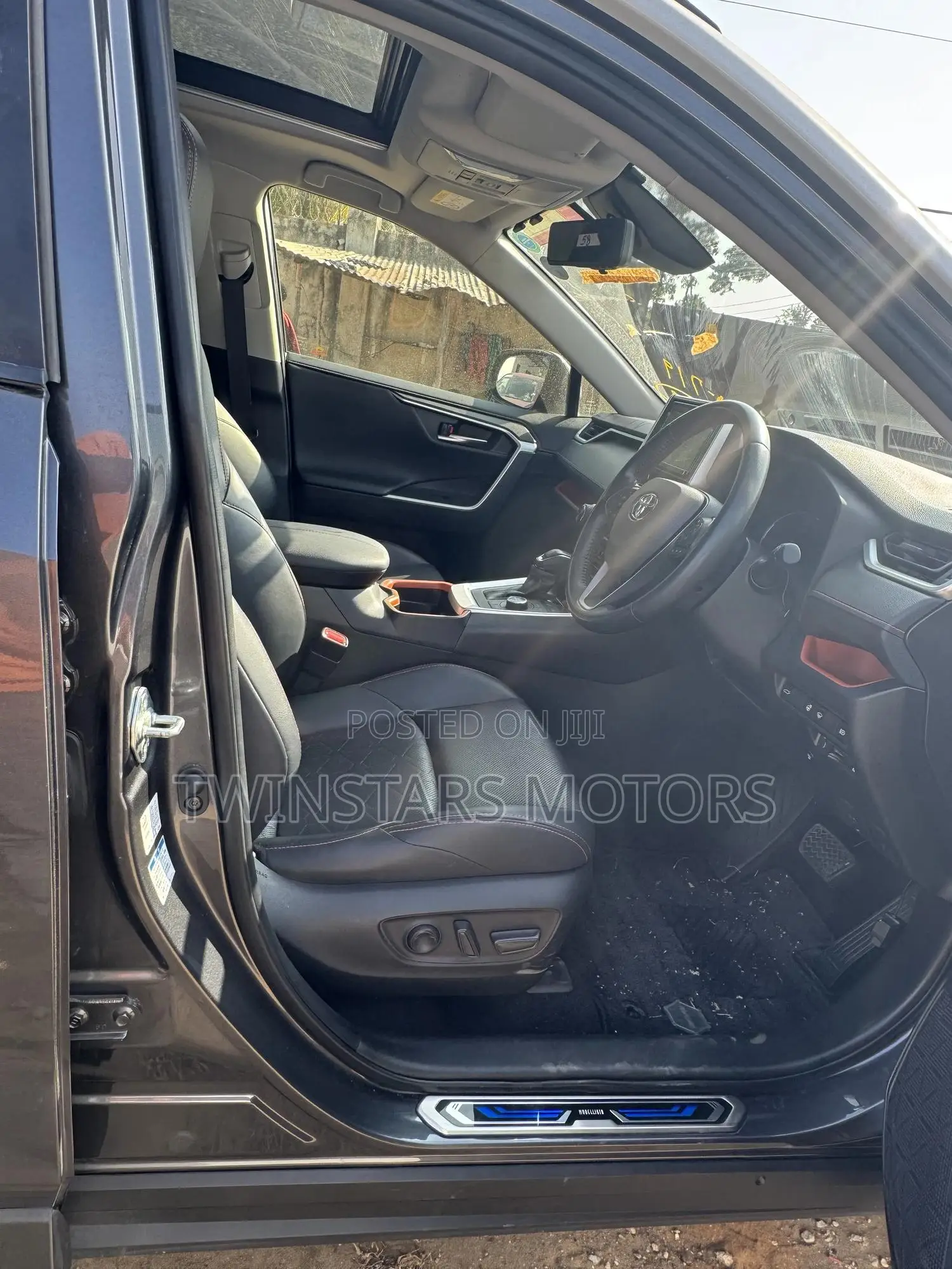 Toyota RAV4 XLE Premium FWD 2019 Gray