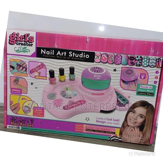 Nail Art Studio
