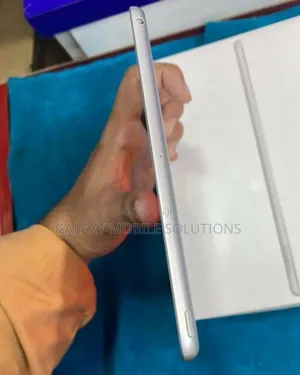 Apple iPad Air 128 GB Silver