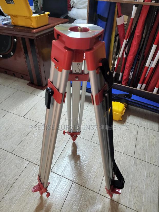 Surveying Tripod With Quick Clamp - thumbnail 2