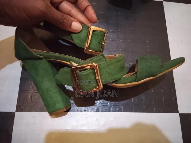 Comfortable Olive Green Block Heel Shoes - thumbnail 3