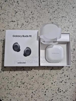 Samsung Buds2 Pro - main view