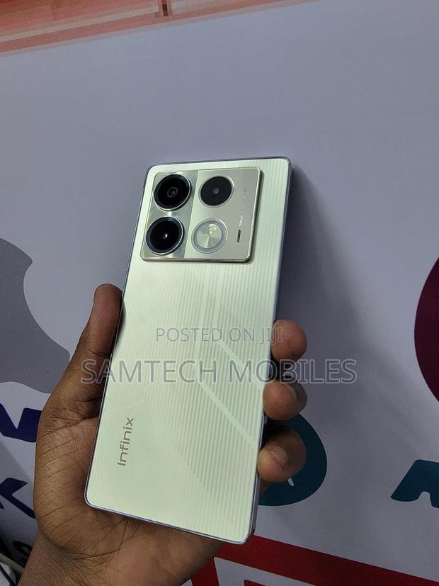 Infinix Note 40 256 GB Gold - main view