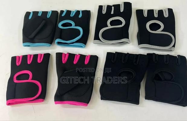 *Gym/Exercise Gloves* * Selling a Pair