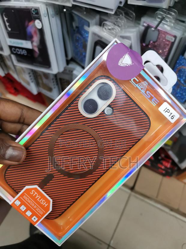 iPhone 16 Carbon Fibre Pattern Cover, Wireless Charging - thumbnail 3