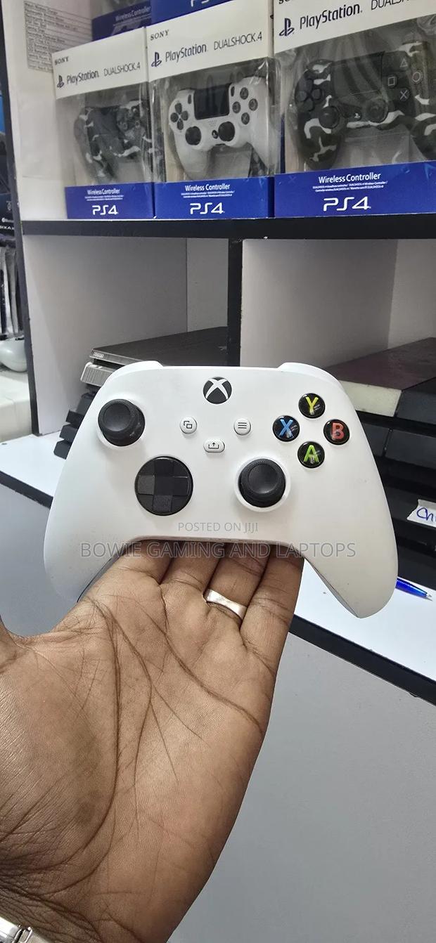 Xbox Series X / S Controller - main view