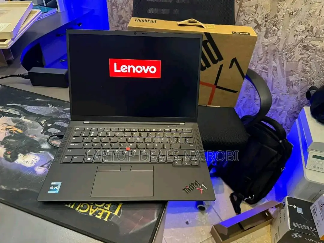 Laptop Lenovo ThinkPad X1 Yoga Gen 8 16GB Intel Core I7 SSD 512GB