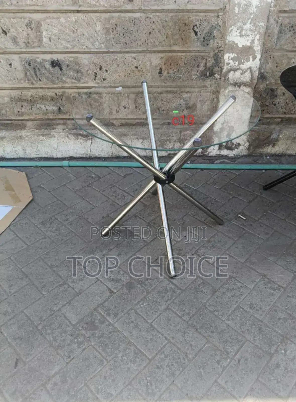 Clear Round Table