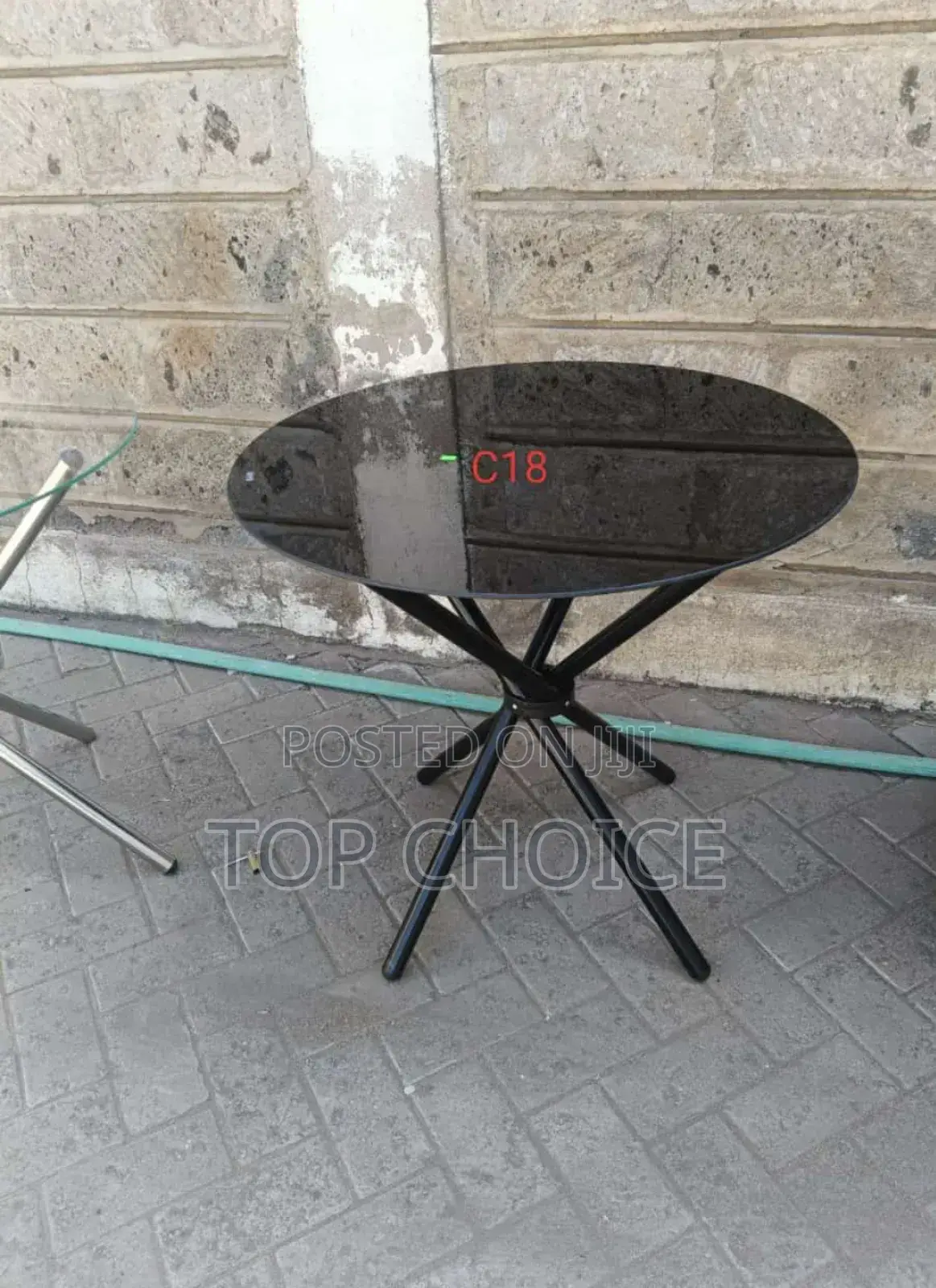 Clear Round Table