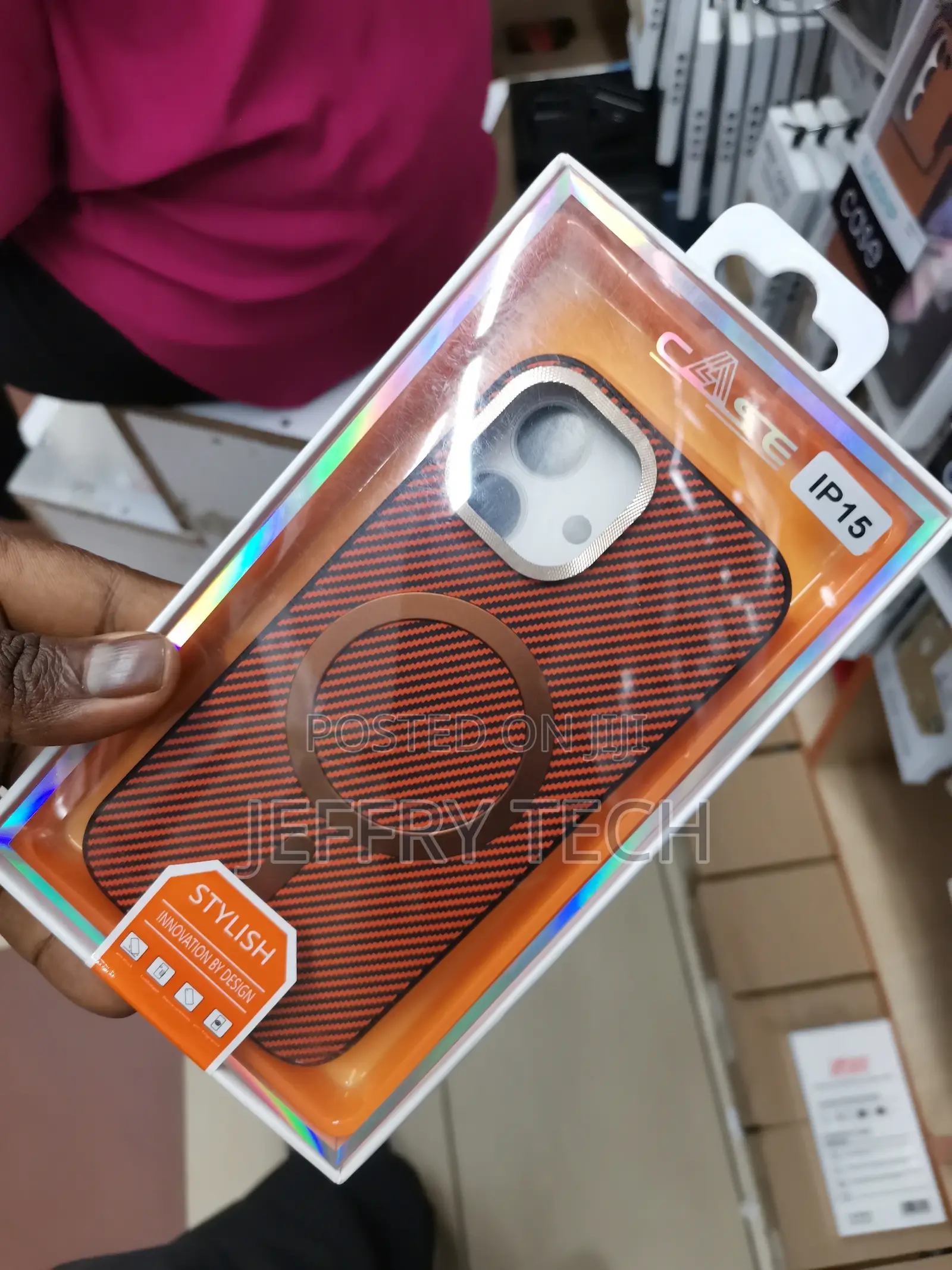 Magnetic Carbon Fiber Texture Shockproof Case - iPhone 15