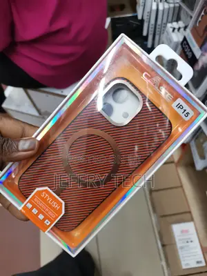 Magnetic Carbon Fiber Texture Shockproof Case - iPhone 15
