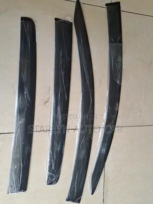 Windbreaker Original Toyota Vitz 2012