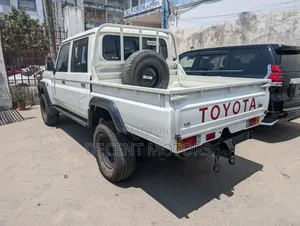 Toyota Land Cruiser 2018 White