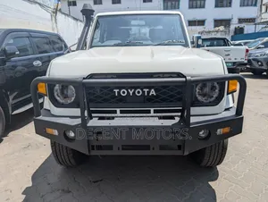 Toyota Land Cruiser 2018 White