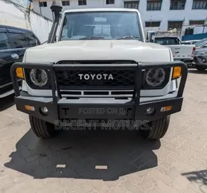 Toyota Land Cruiser 2018 White
