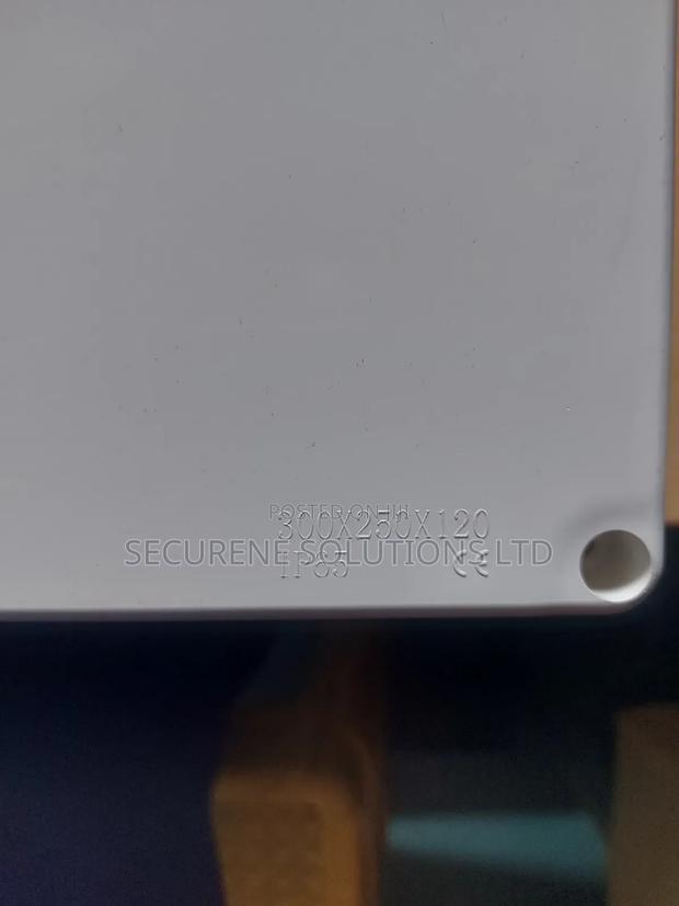An Adaptor Box With Dimensions 300×250×120 Mm - thumbnail 2
