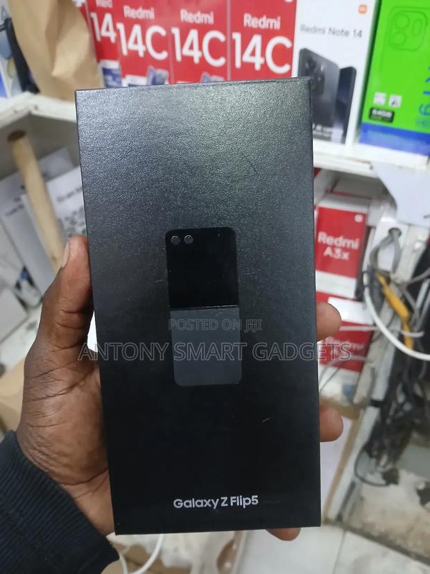 New Samsung Galaxy Z Flip 5 256 GB Gray - main view