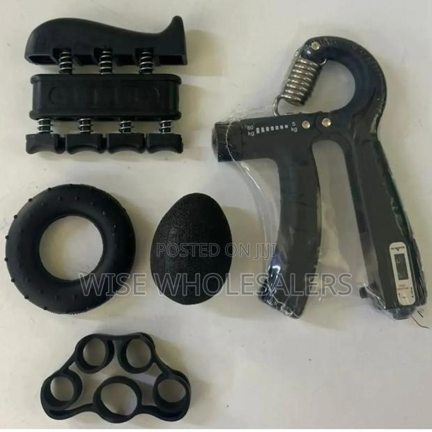 Adjustable Hand Grip Set√° Available
