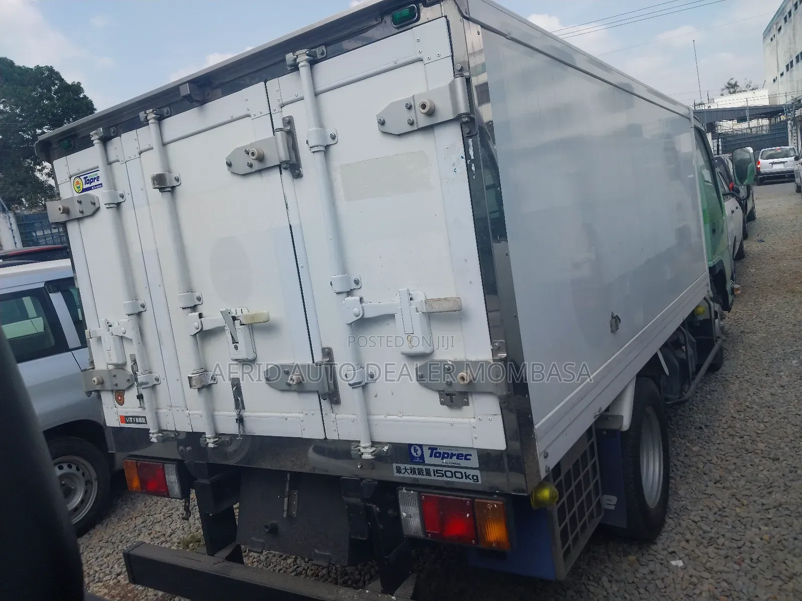 Isuzu Elf Mini Truck Freezer Body