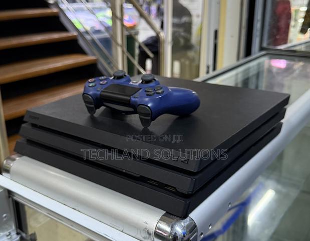 Well Maintained Ps4 Pro - thumbnail 2