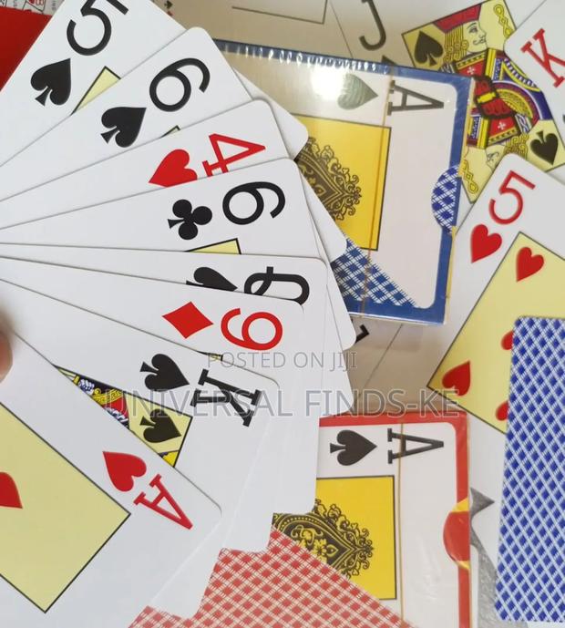 Texas Hold 'Em Plastic Playing Card Game - thumbnail 3