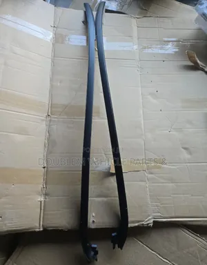 Windscreen Moulding/Finisher/Condoms Landcruiser Prado Fj200