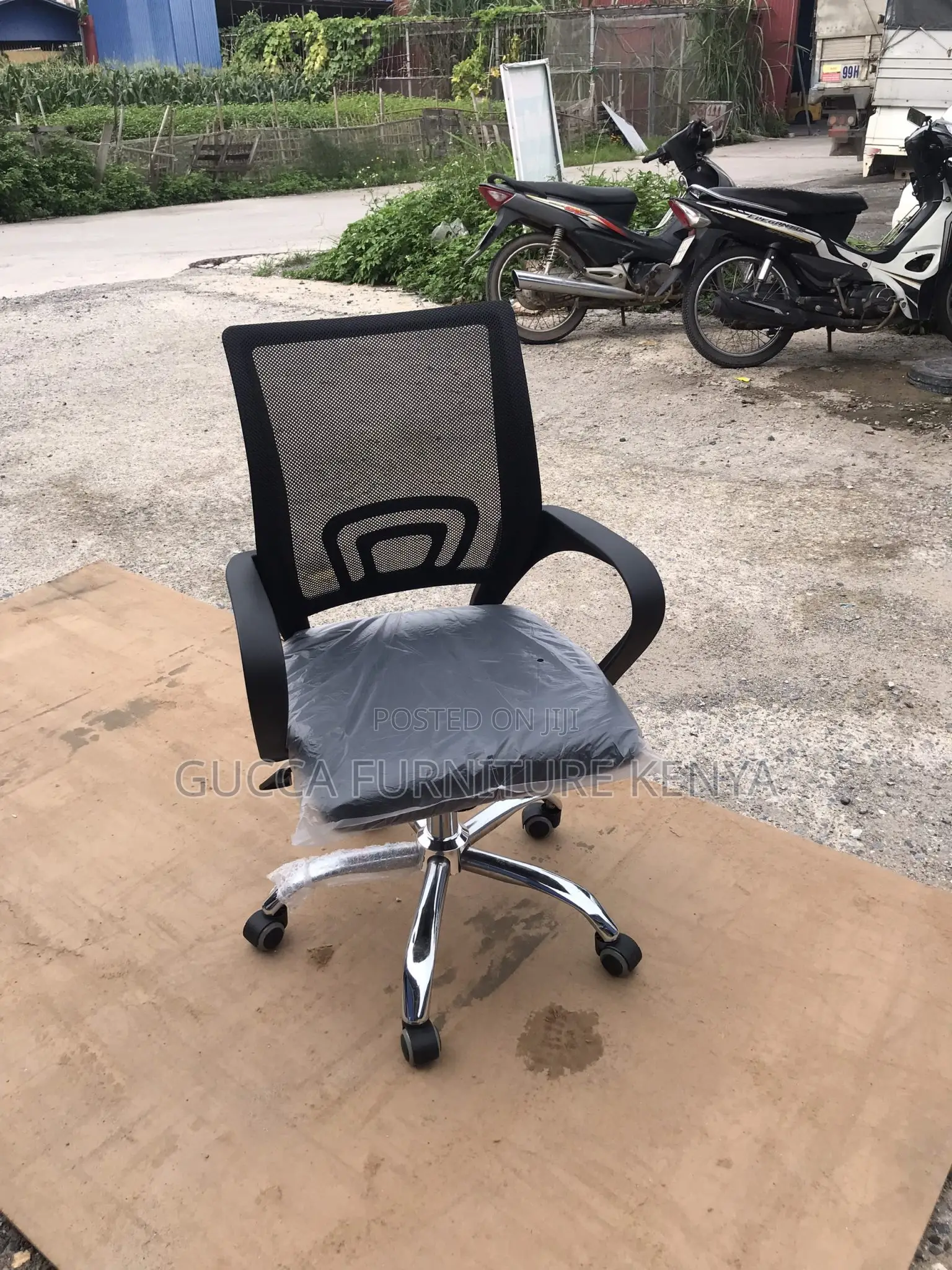 Office Chairs: Simple Swivel Student Office School Chair