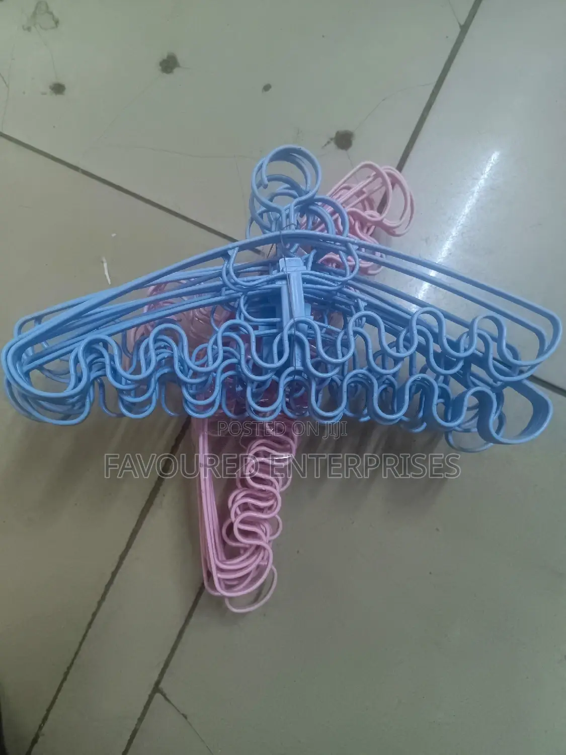 Waves Hangers