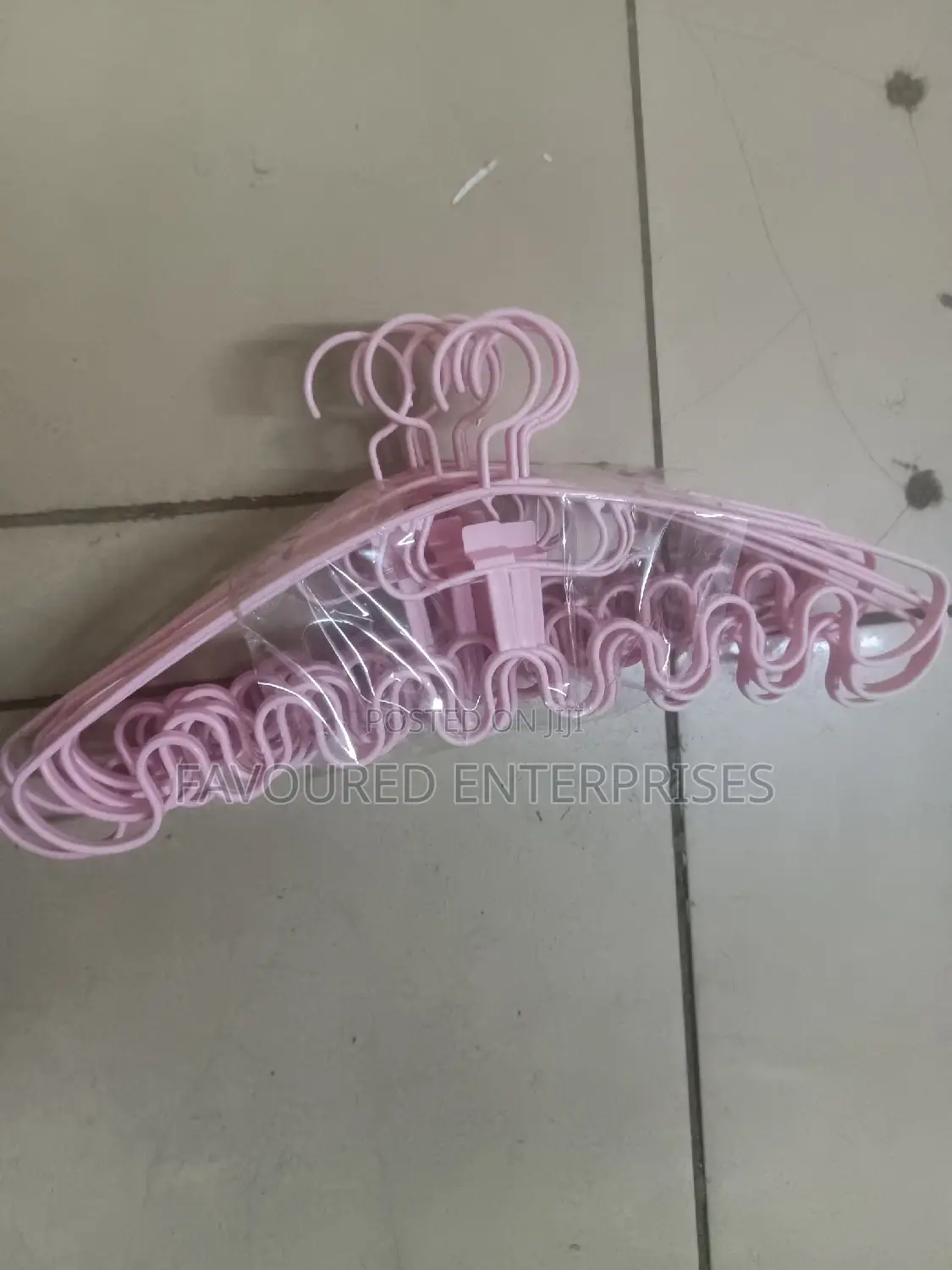 Waves Hanger