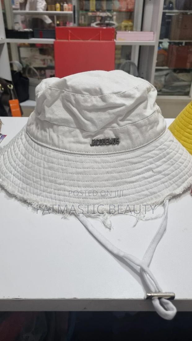 White Jacquemus Bucket Hat - main view