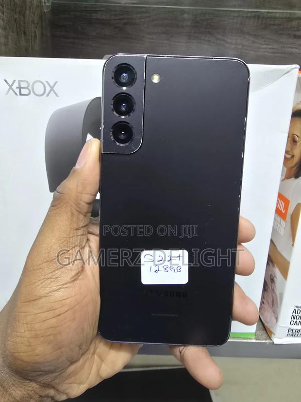 Samsung Galaxy S22+ 5G 128 GB - main view