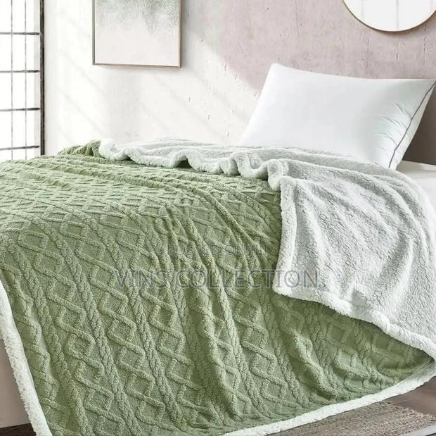Sherpa Blankets - thumbnail 3