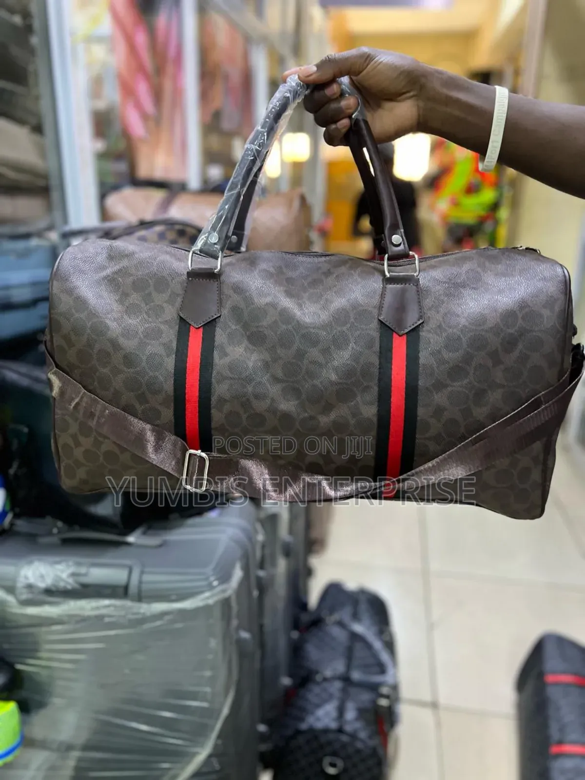 Lv Quality Medium Travel Bags at 1200 KSH