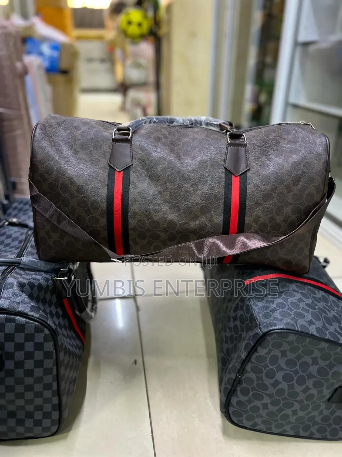 Lv Quality Medium Travel Bags at 1200 KSH