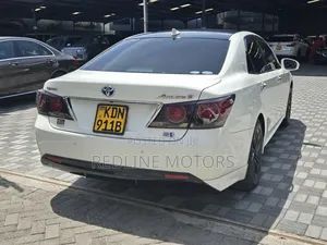 Toyota Crown 2016 White