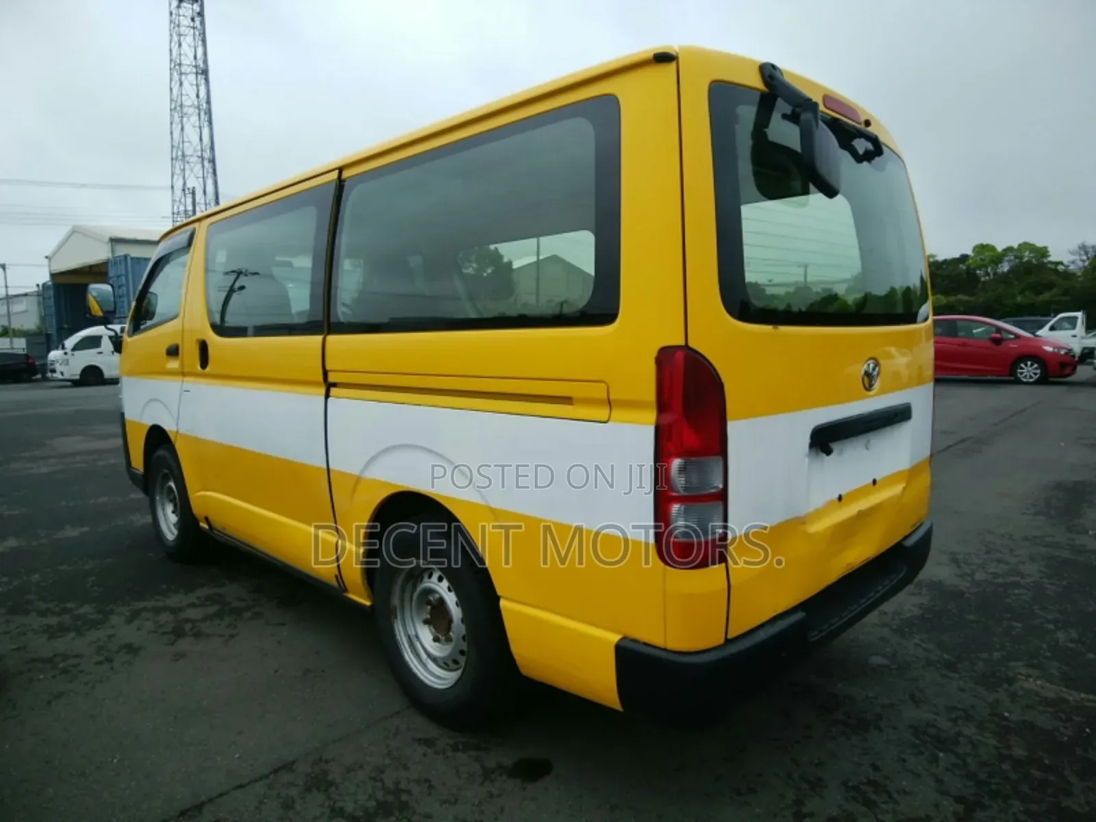 Toyota HiAce 2018 Yellow