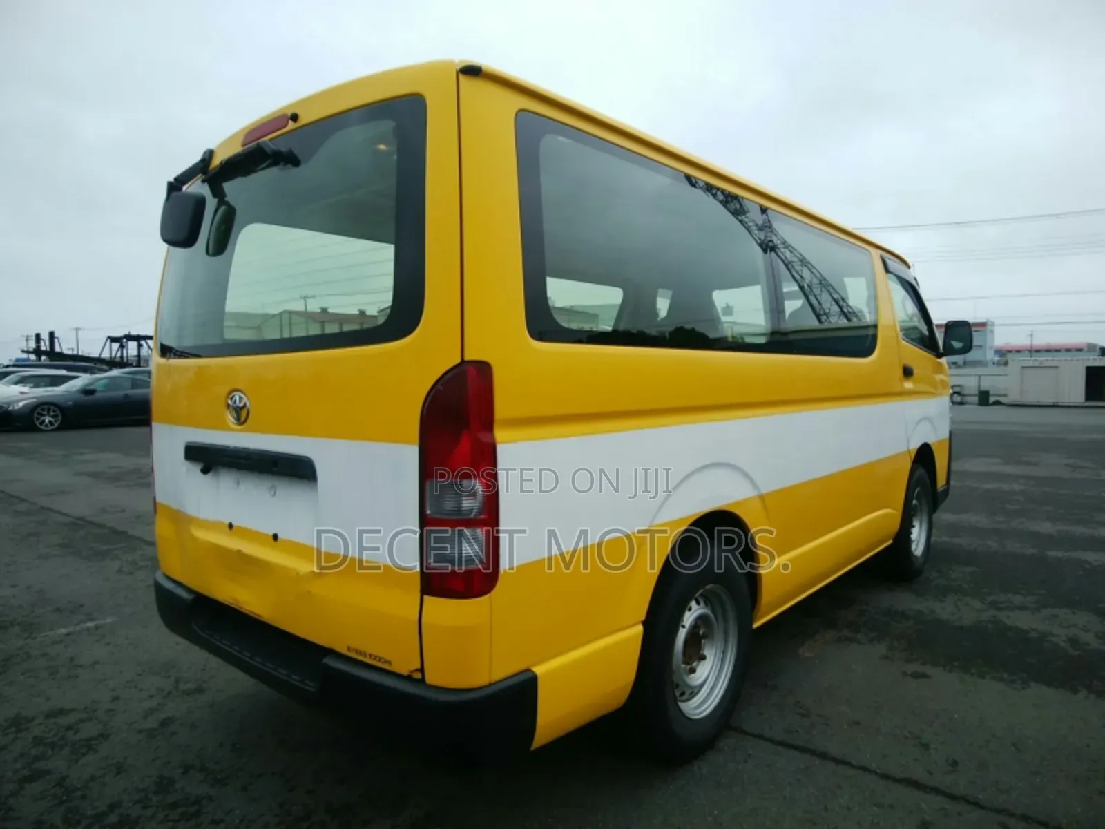 Toyota HiAce 2018 Yellow