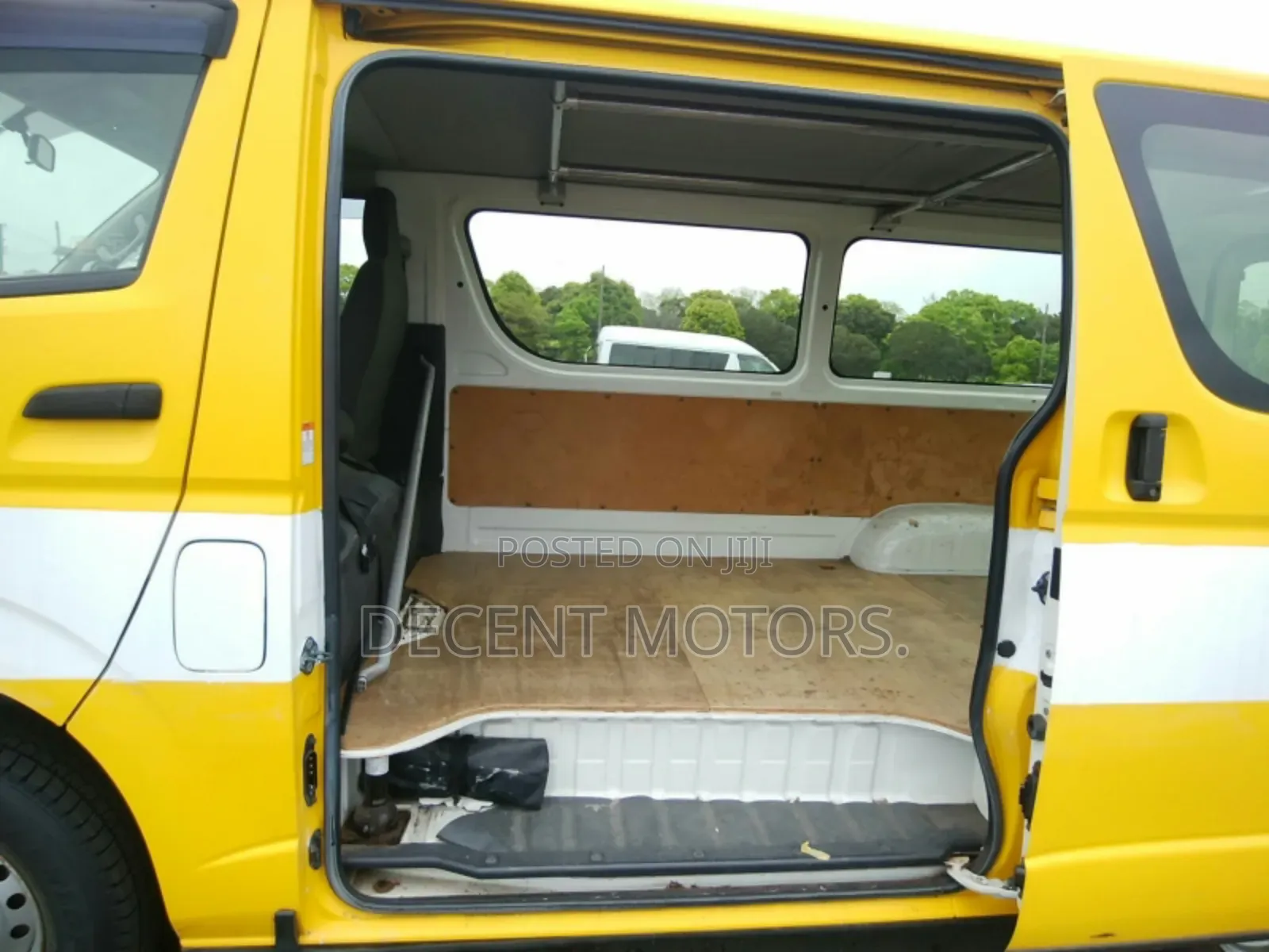 Toyota HiAce 2018 Yellow