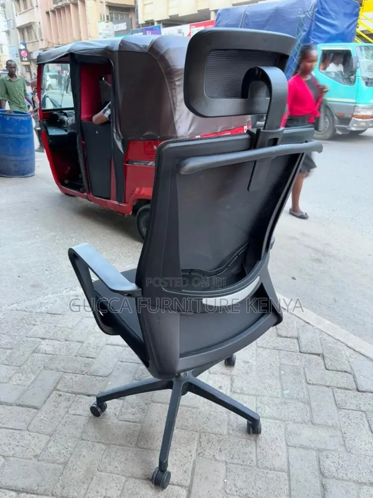 Office Chairs:Highend Ergonomic Adjustable Chair With Wheels