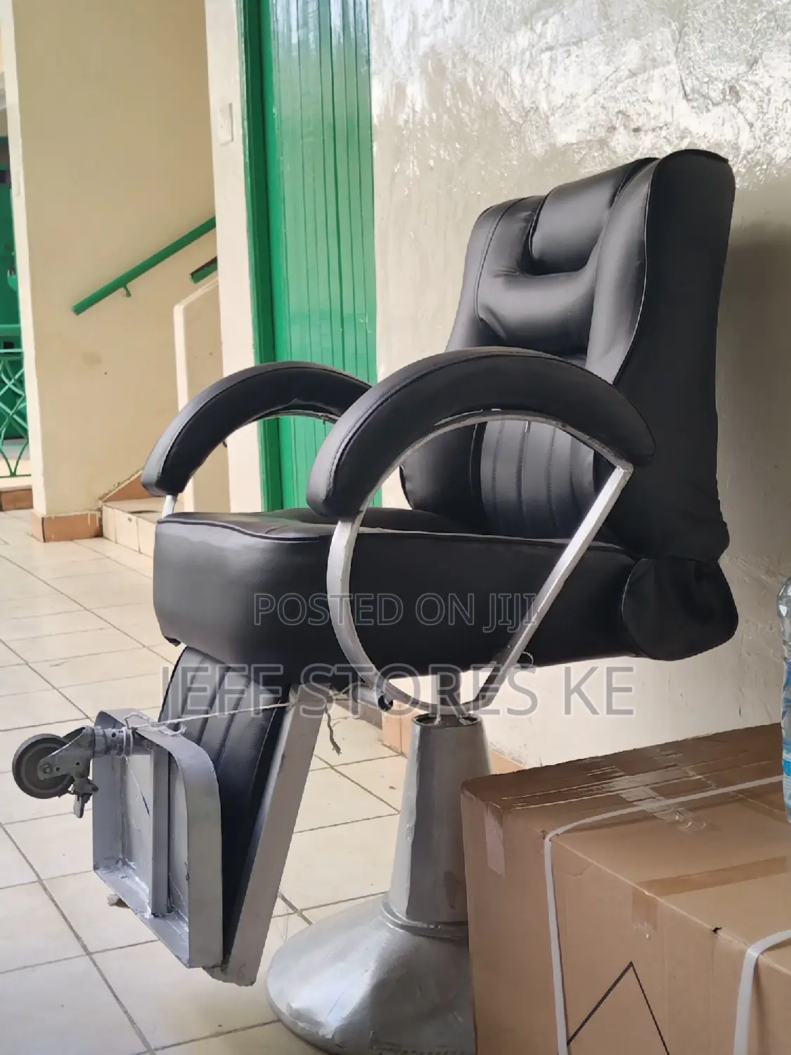 D Shaped Barber Chair
