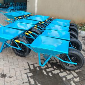 Heavy Duty Wheelbarrow - thumbnail 2