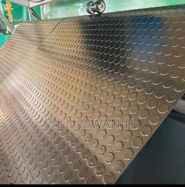 Anti-slip Coin Pattern Rubber Mat - thumbnail 2