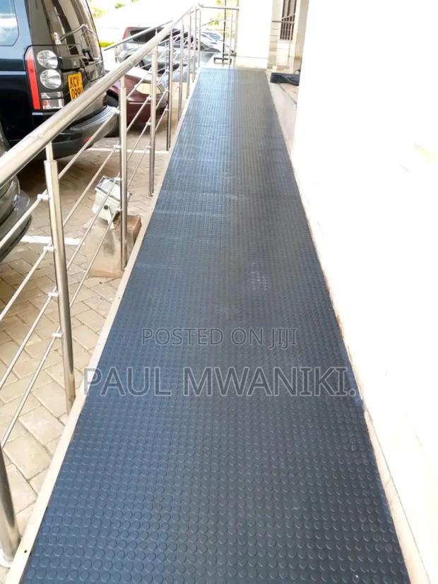 Anti-slip Coin Pattern Rubber Mat - thumbnail 3