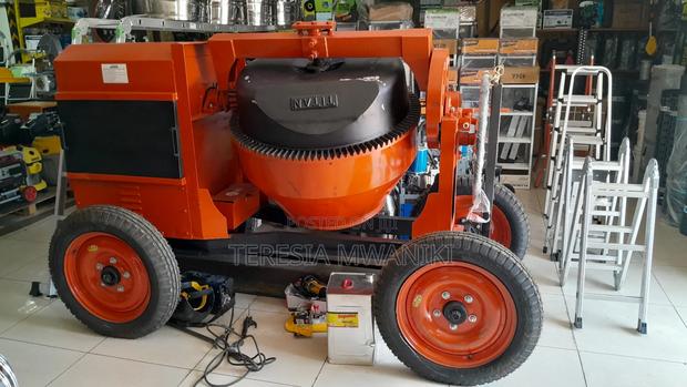 Titan Titan Concrete Mixer - thumbnail 2