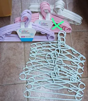High Quality Plastic Hangers for Both Adults